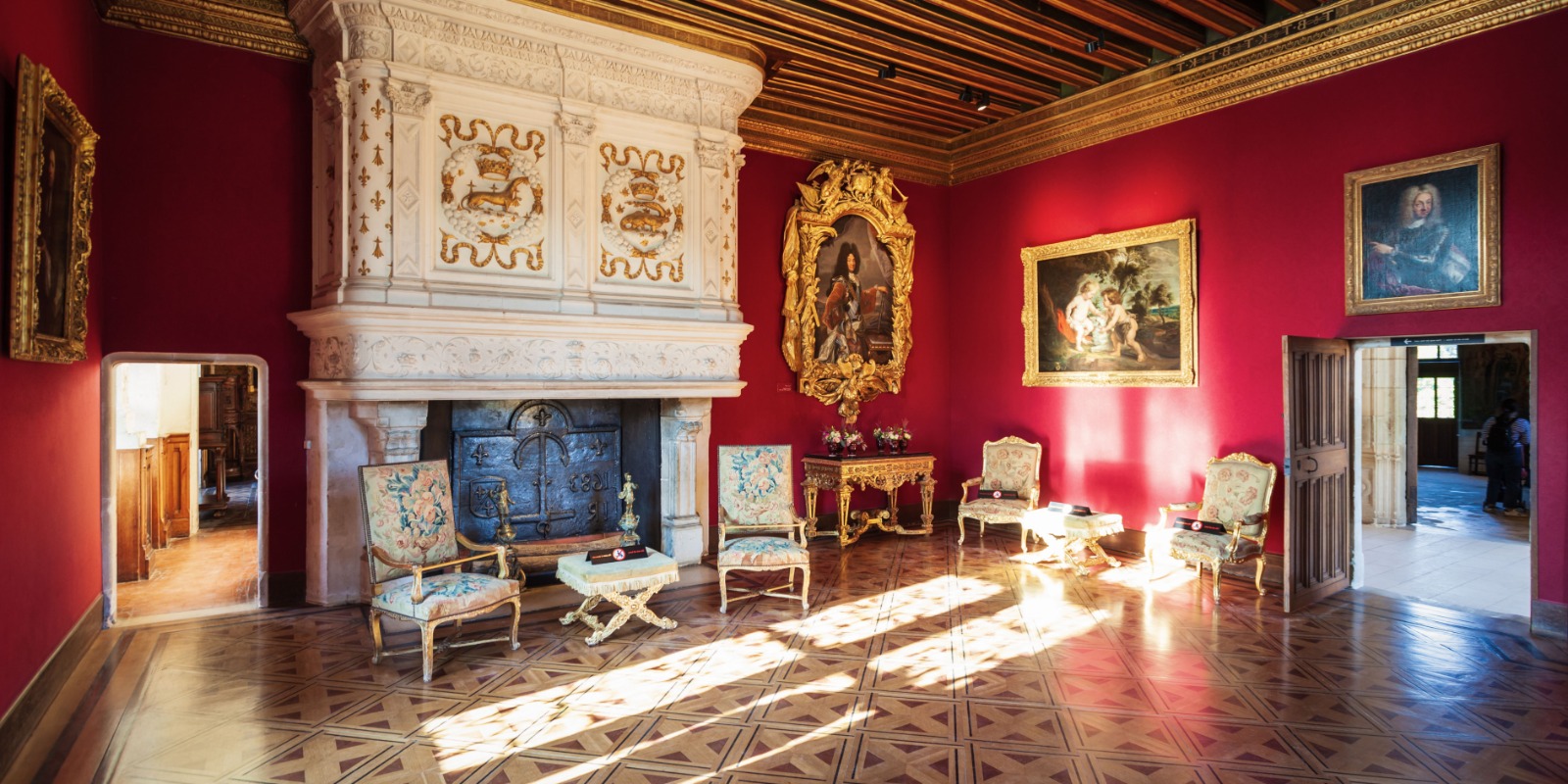 Mashrabiya wall panel in French-style hallway